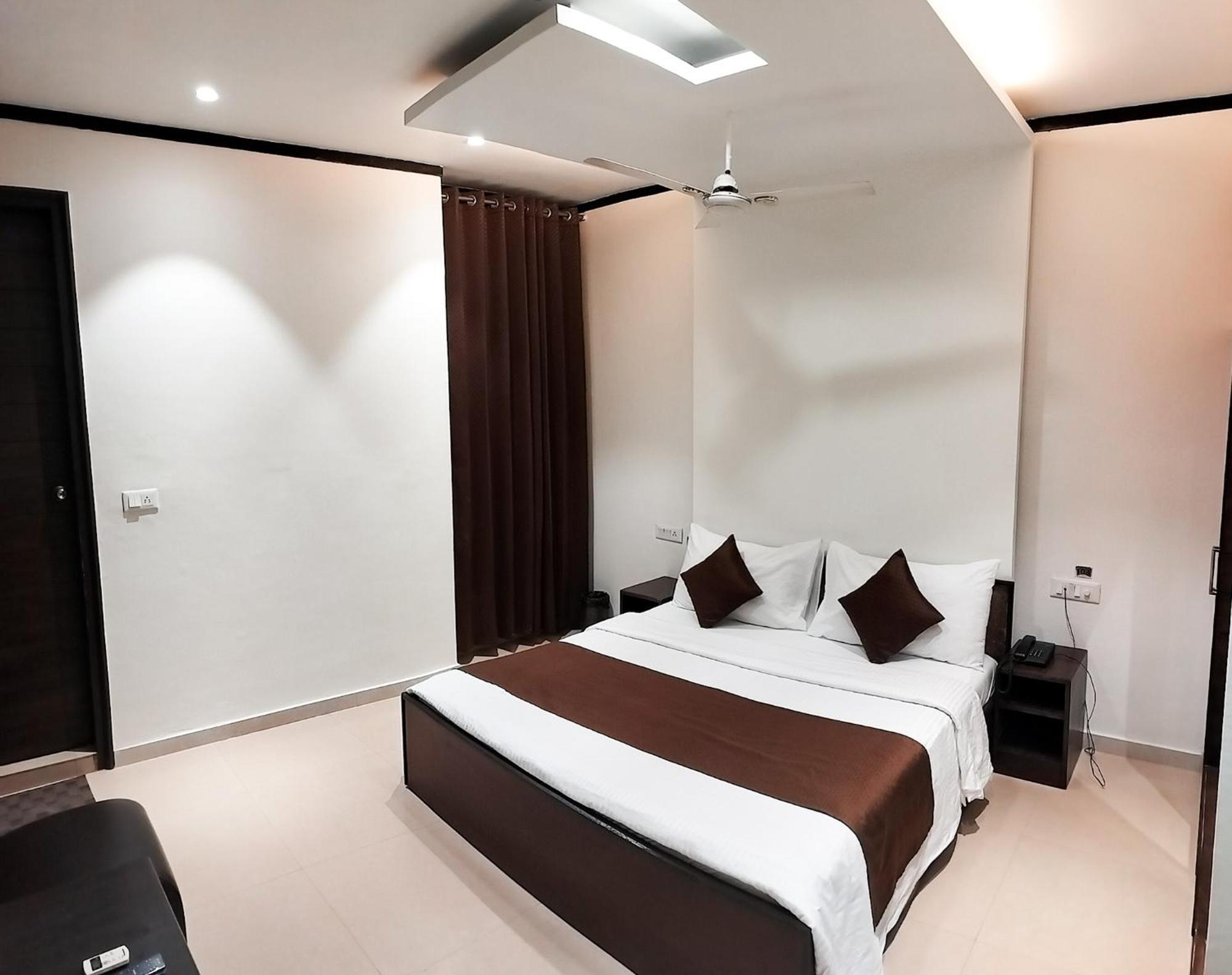 The Wind Cross Hotel Kalka Bagian luar foto