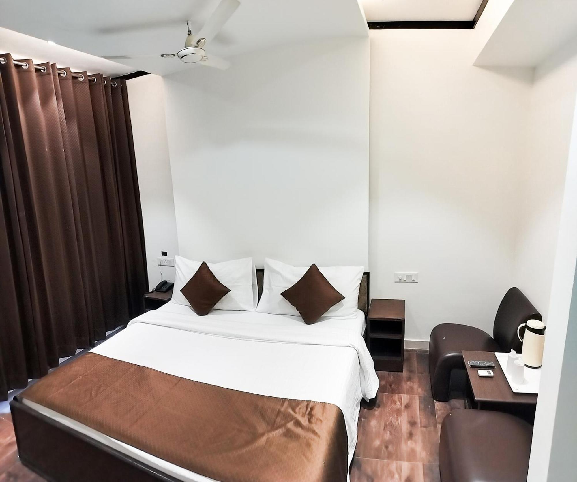 The Wind Cross Hotel Kalka Bagian luar foto