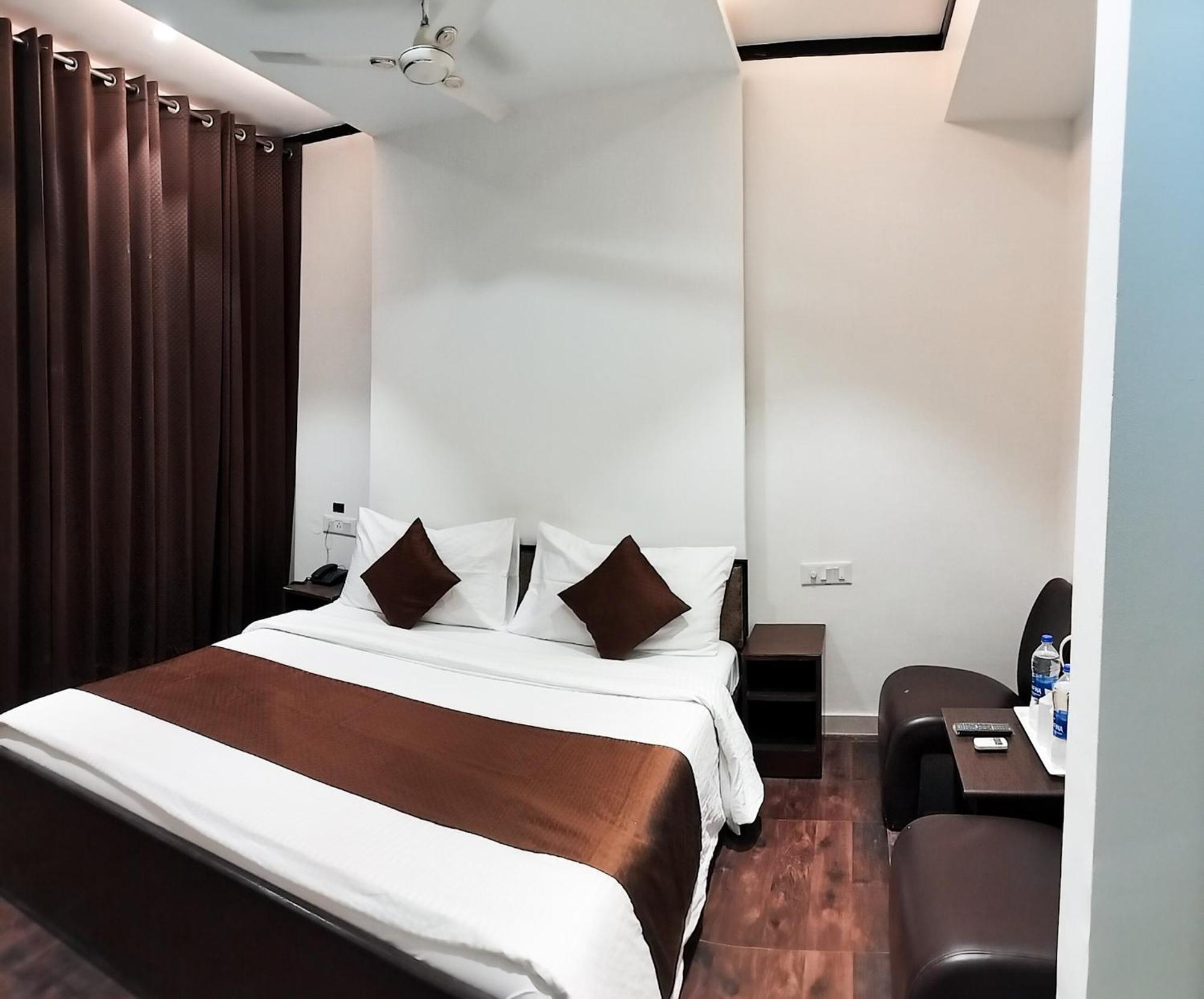 The Wind Cross Hotel Kalka Bagian luar foto